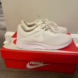 Womens Nike Tanjun EasyOn